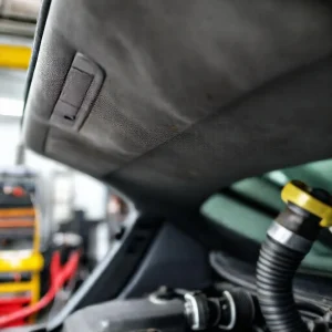 Фото по теме: Почему провисает потолочная ткань на Opel Astra H: разрушение поролоновой подложки