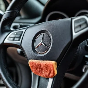Фото по теме: Потеря блеска кожи руля Mercedes W212 после очистки меламиновой губкой